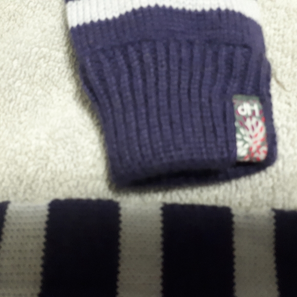 Hat, scarf and mittens.  Ladies O/S. - Picture 2 of 6